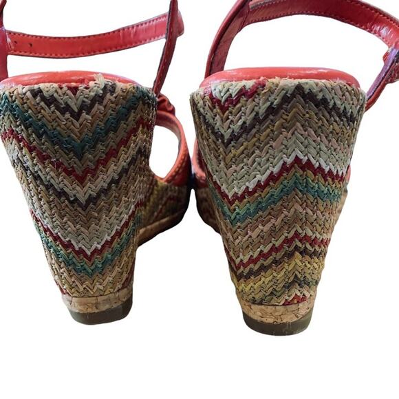 White mountain shoes wedges 3.5” Aztec design size 6 leather uppers and  flower - Picture 5 of 8